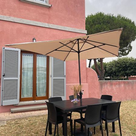Casa Vacanze Le Due Torri Vada Exterior foto