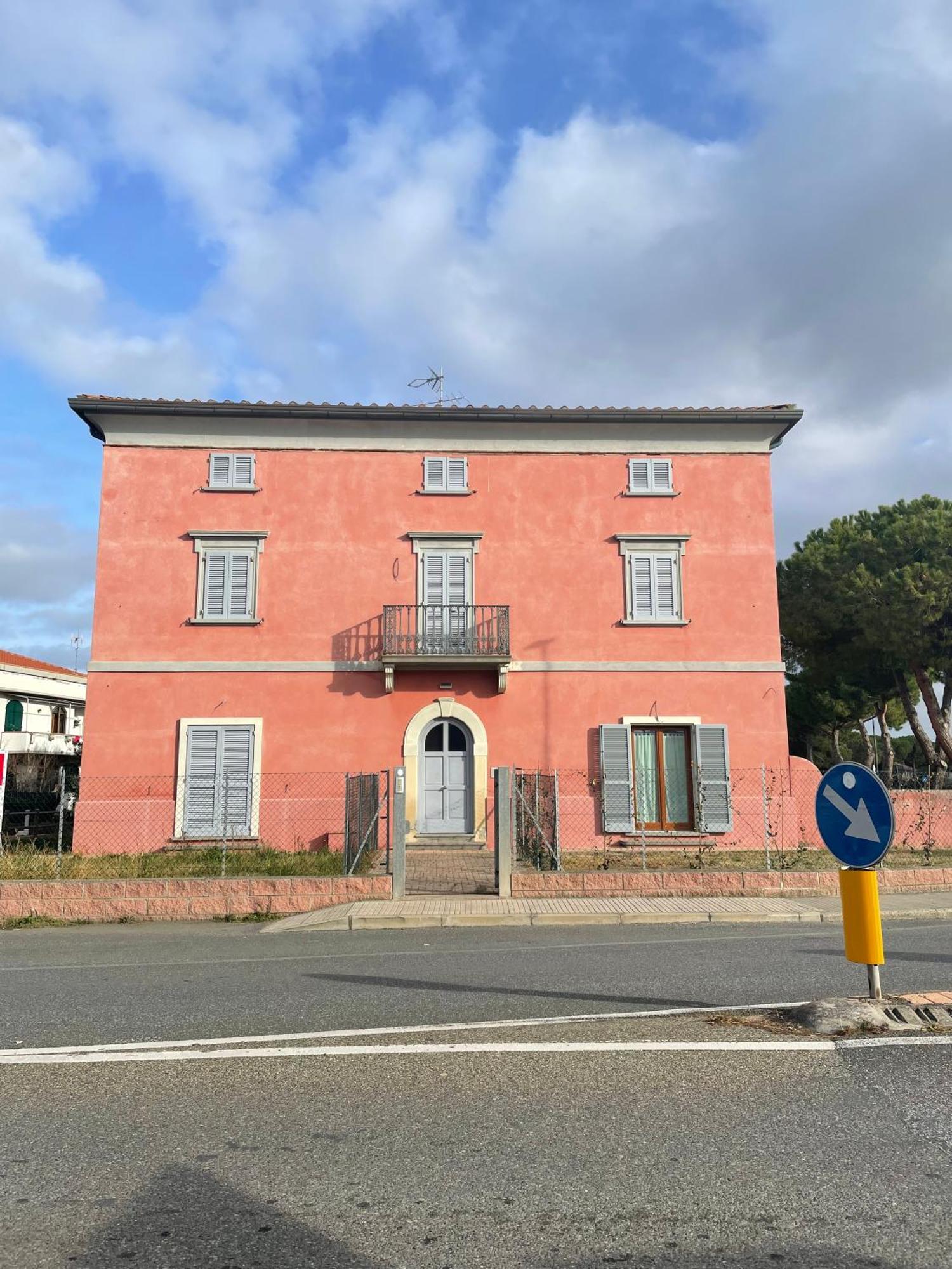 Casa Vacanze Le Due Torri Vada Exterior foto