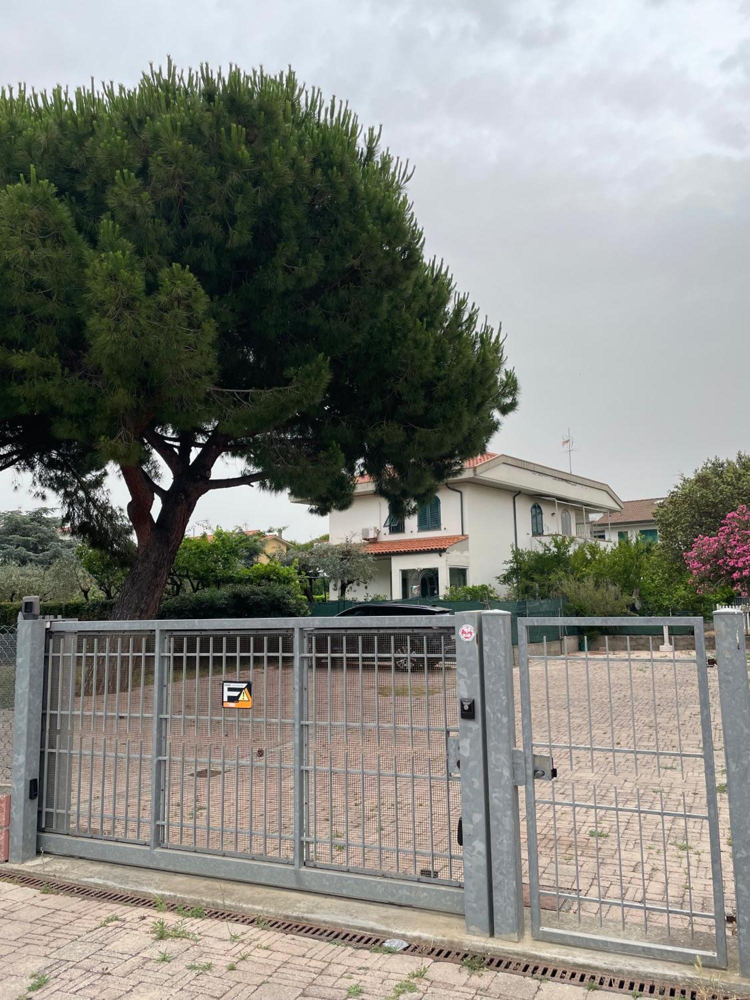 Casa Vacanze Le Due Torri Vada Exterior foto